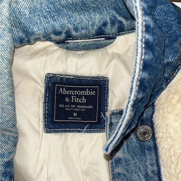 Abercrombie & Fitch Denim Jacket with Sherpa Fur Outside - Picture 3 of 4